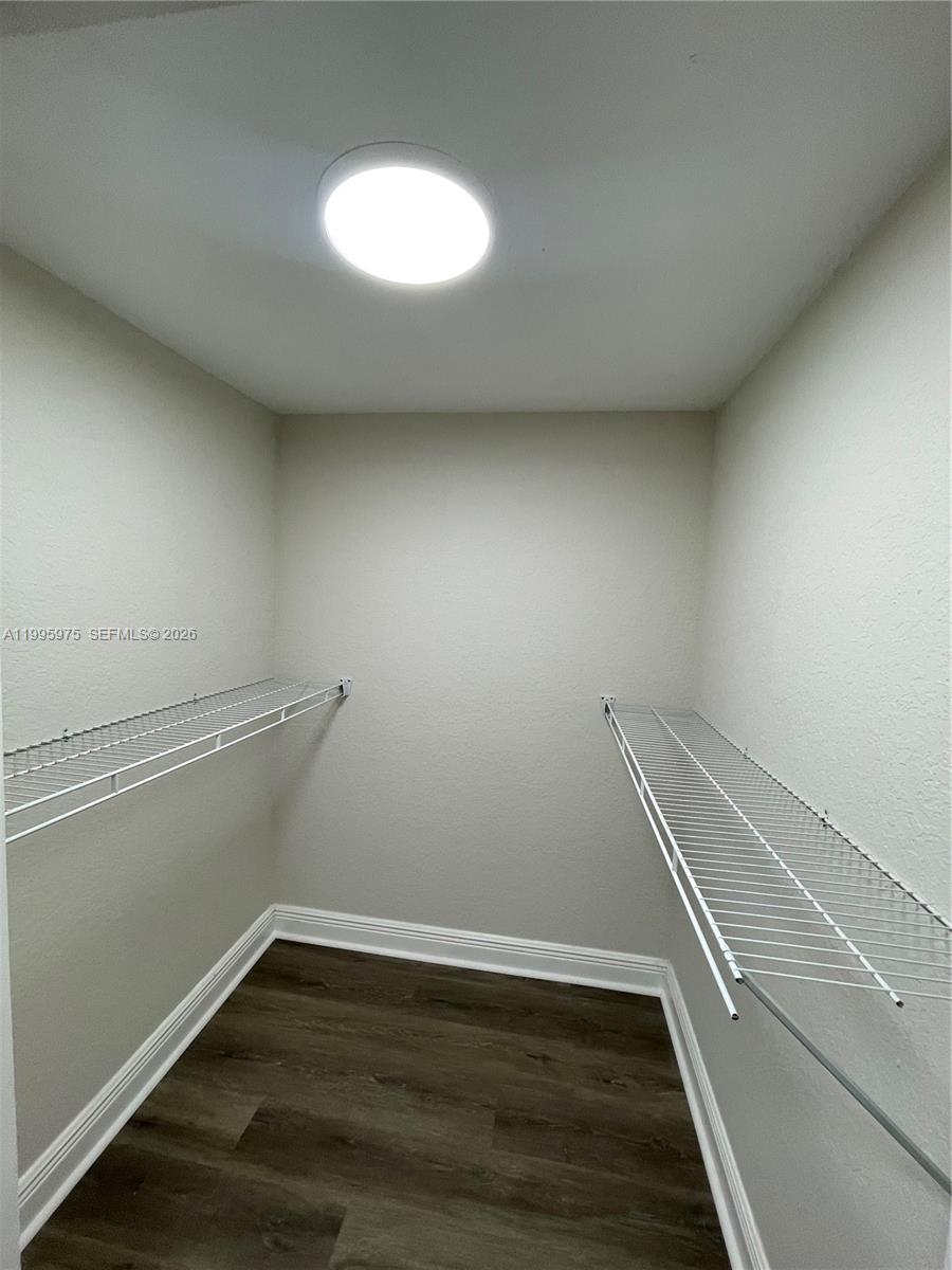LAKEVIEW CLUB CONDO - Residential Lease