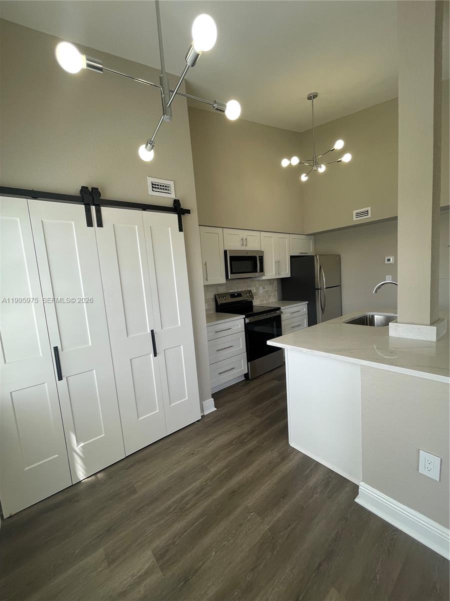LAKEVIEW CLUB CONDO - Residential Lease