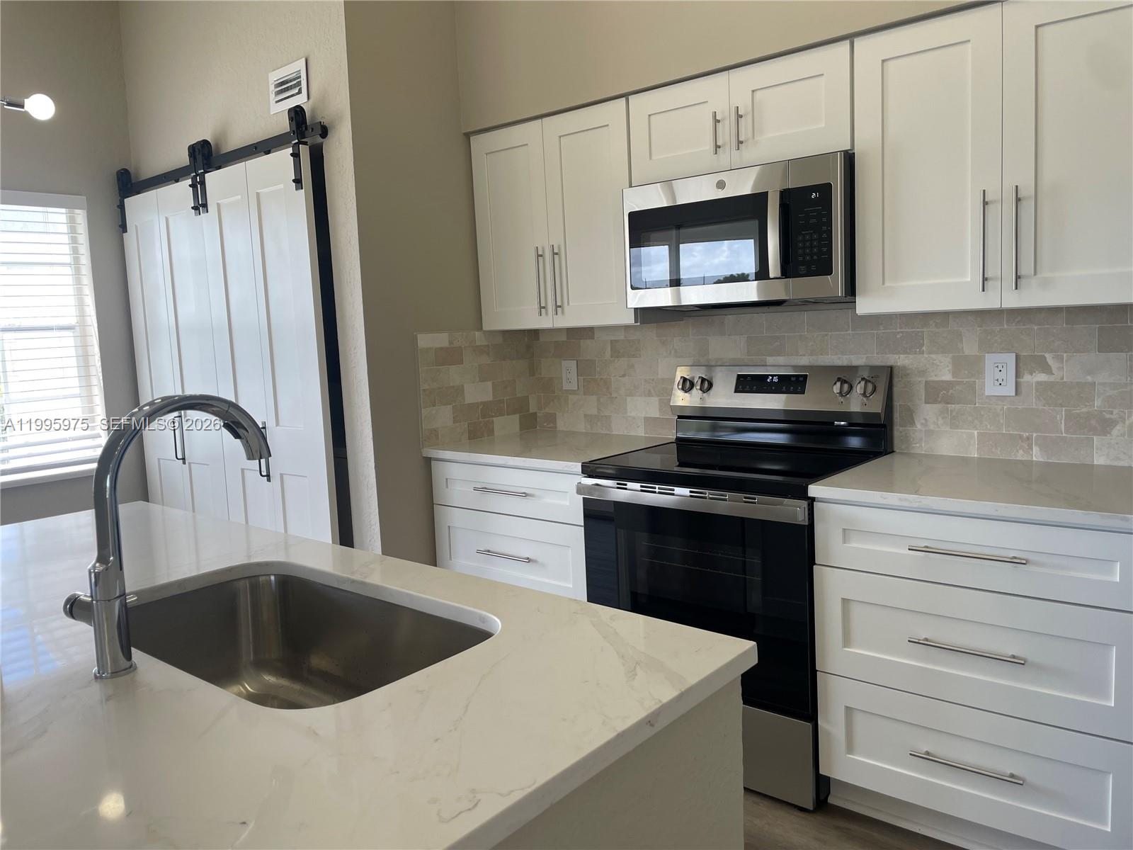 LAKEVIEW CLUB CONDO - Residential Lease