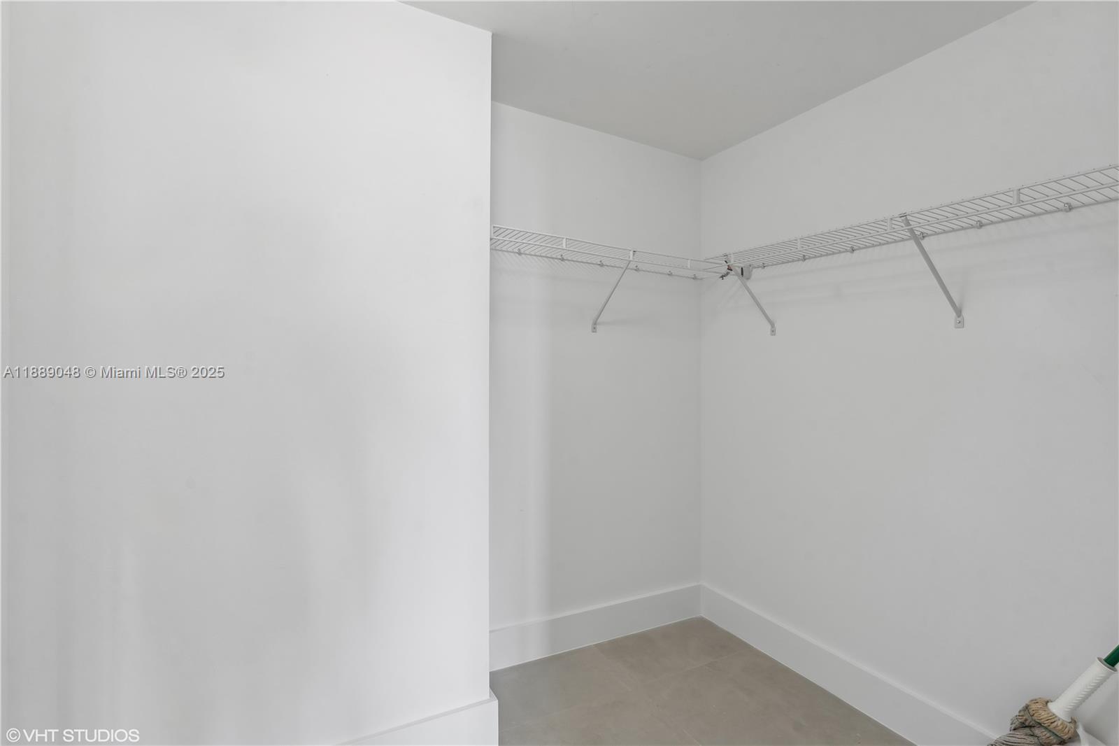 VIZCAYNE NORTH CONDO - Residential