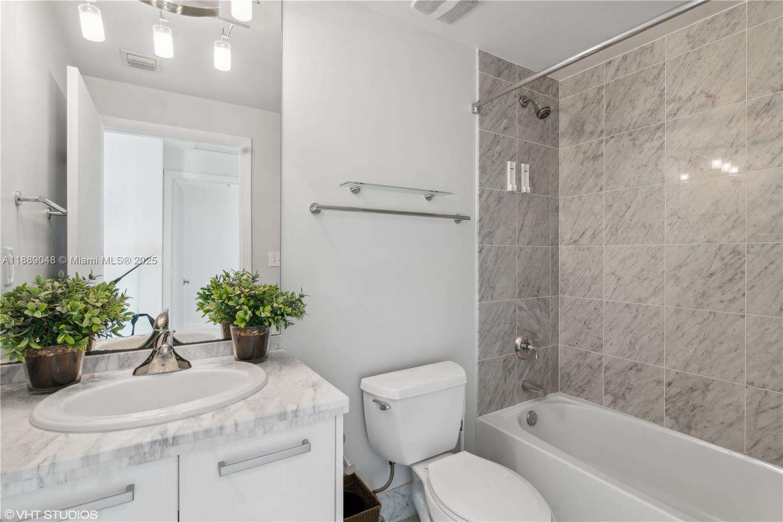 VIZCAYNE NORTH CONDO - Residential