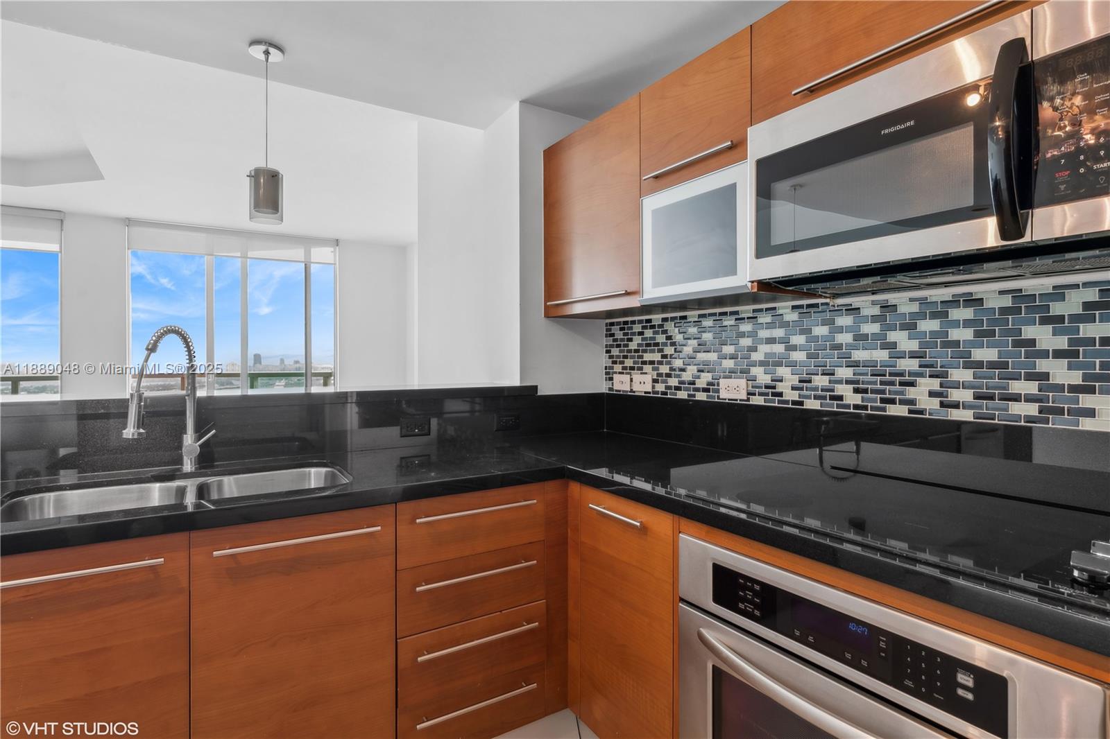 VIZCAYNE NORTH CONDO - Residential