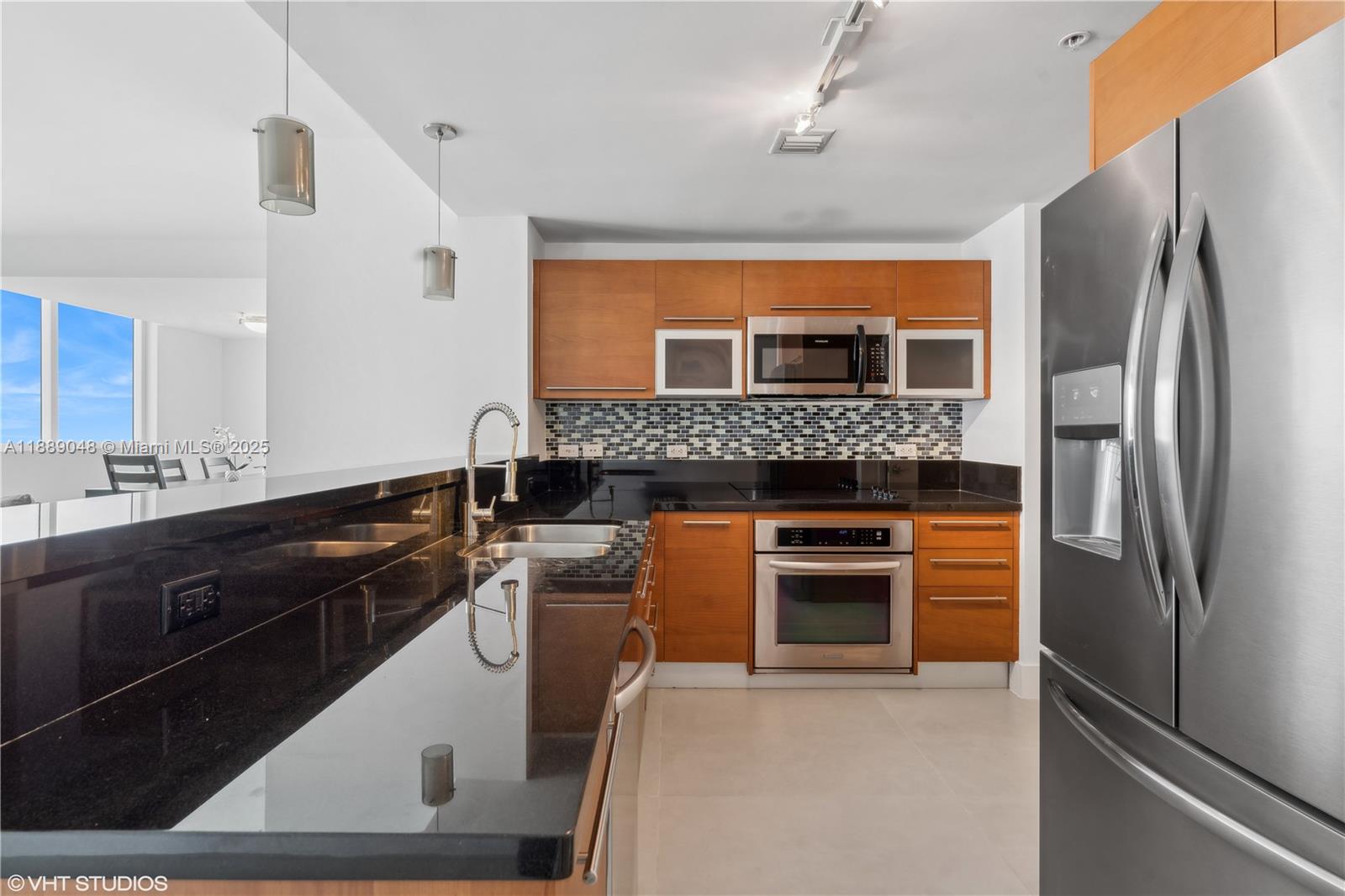 VIZCAYNE NORTH CONDO - Residential