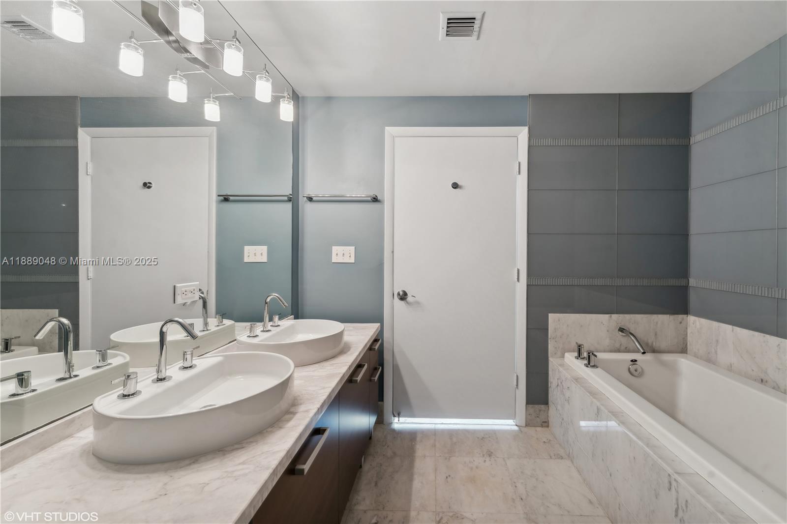 VIZCAYNE NORTH CONDO - Residential