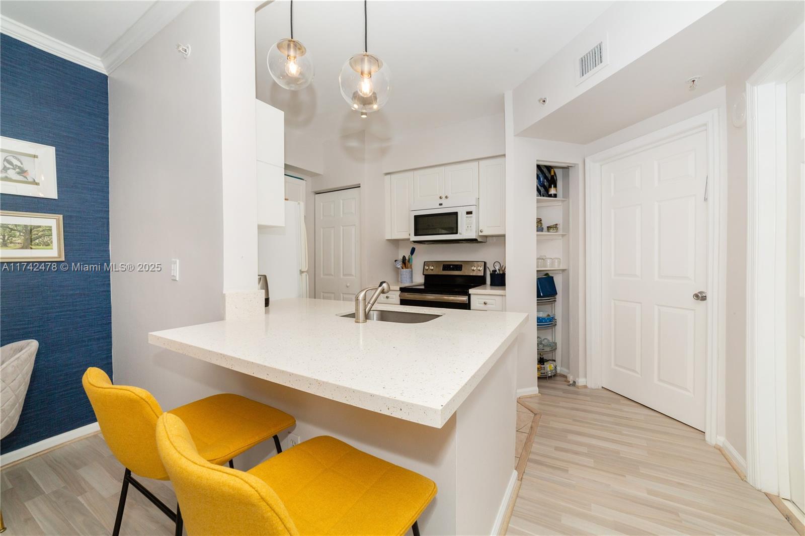 PORTO BELLAGIO CONDO - Residential