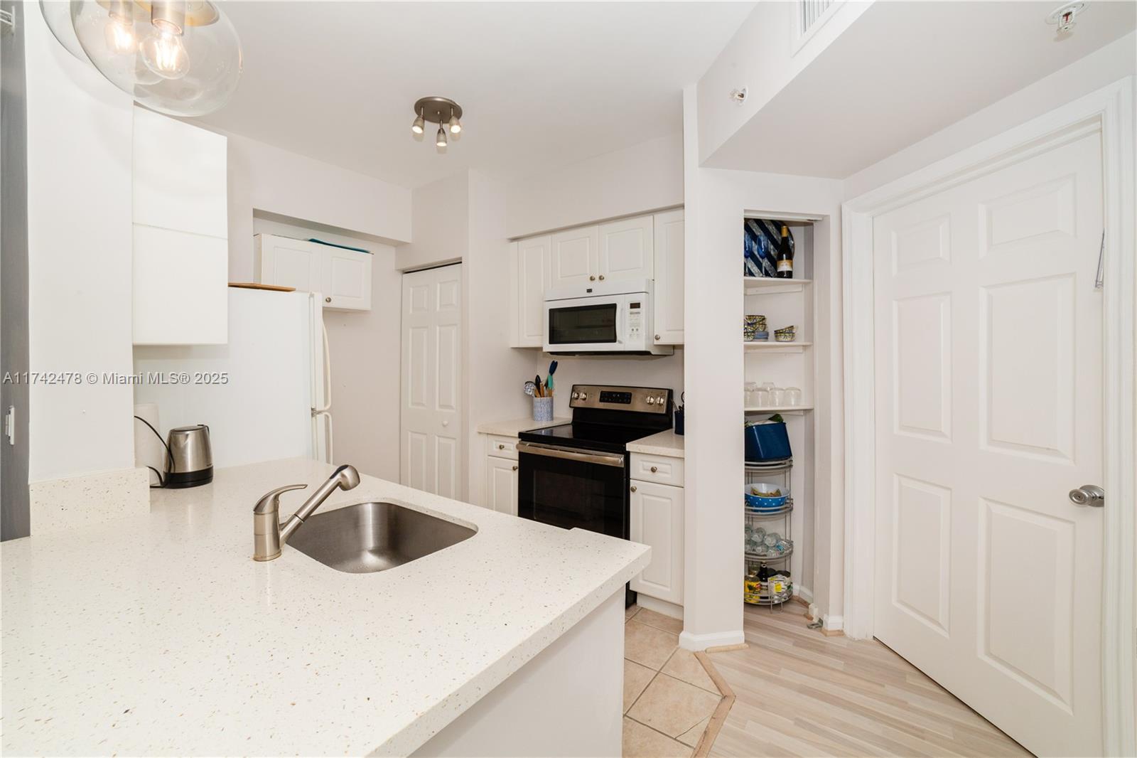 PORTO BELLAGIO CONDO - Residential