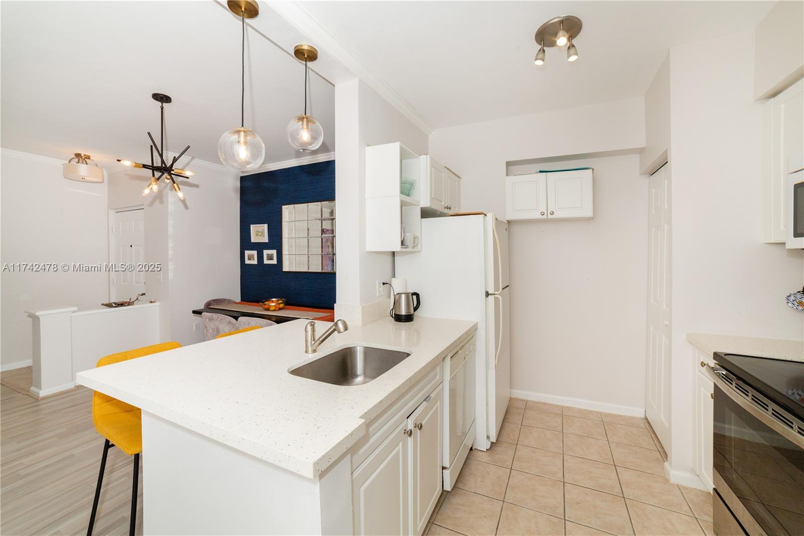 PORTO BELLAGIO CONDO - Residential