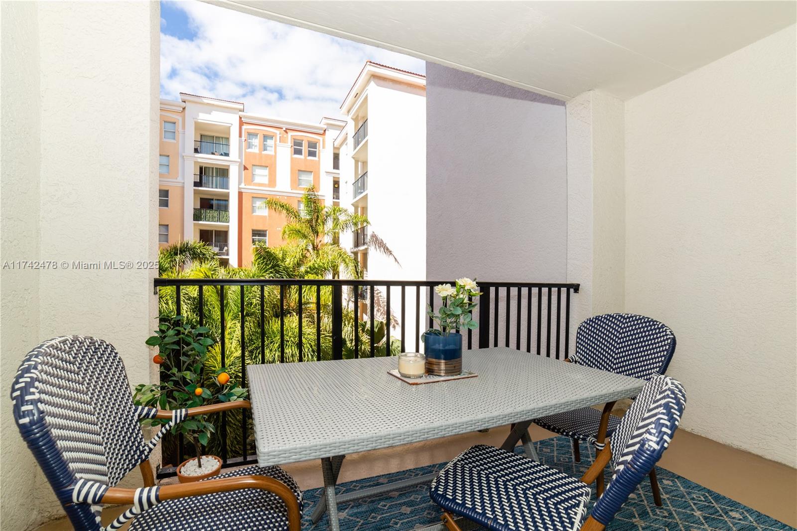 PORTO BELLAGIO CONDO - Residential