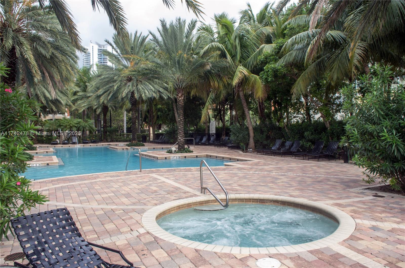 PORTO BELLAGIO CONDO - Residential
