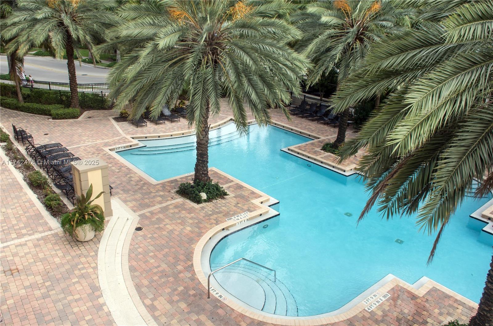 PORTO BELLAGIO CONDO - Residential