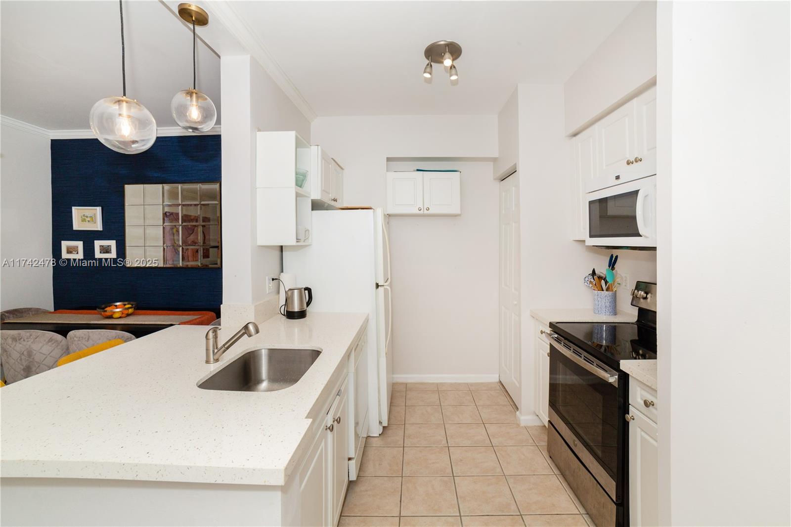 PORTO BELLAGIO CONDO - Residential