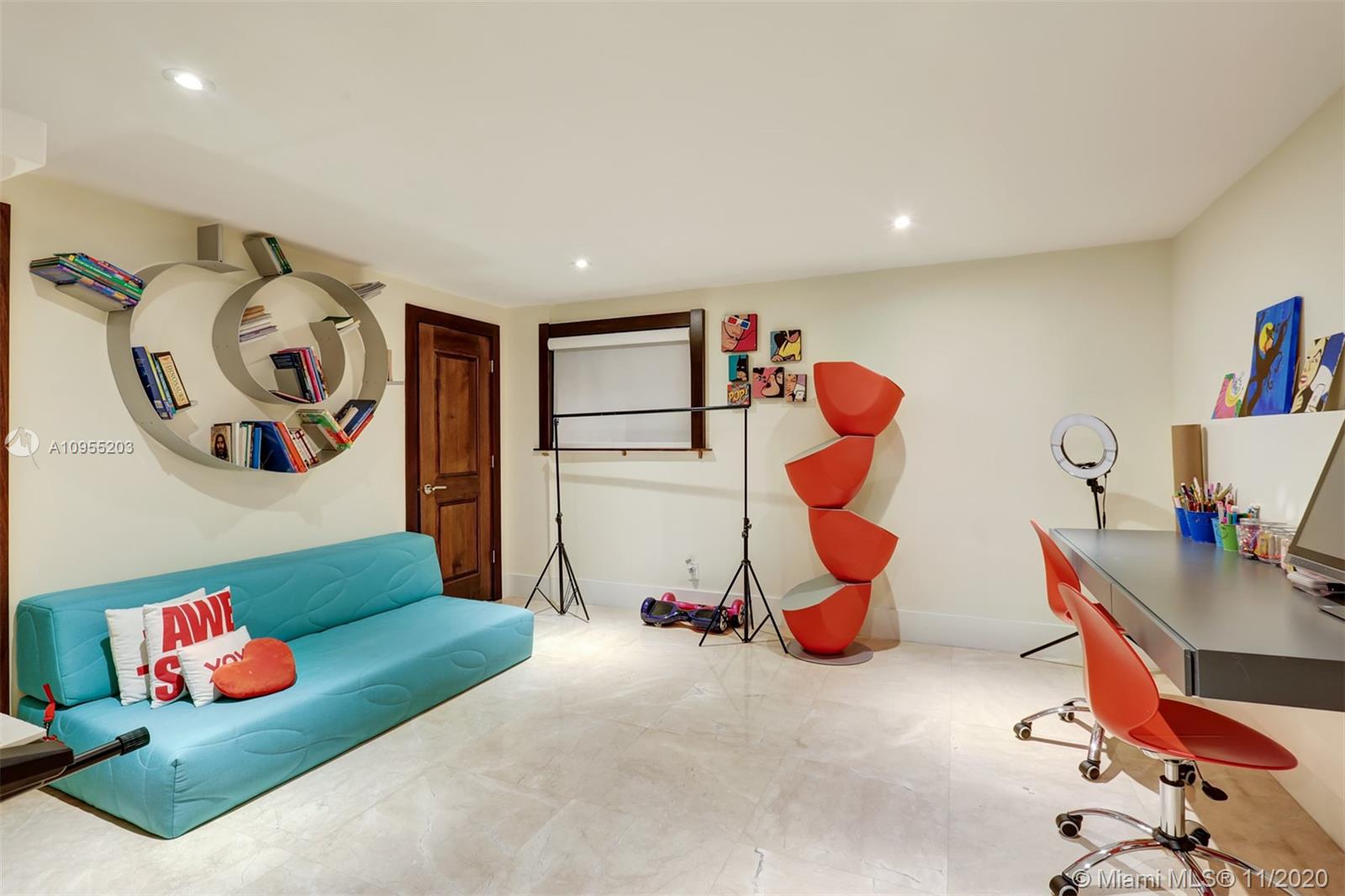 DORAL ESTATES - Residential