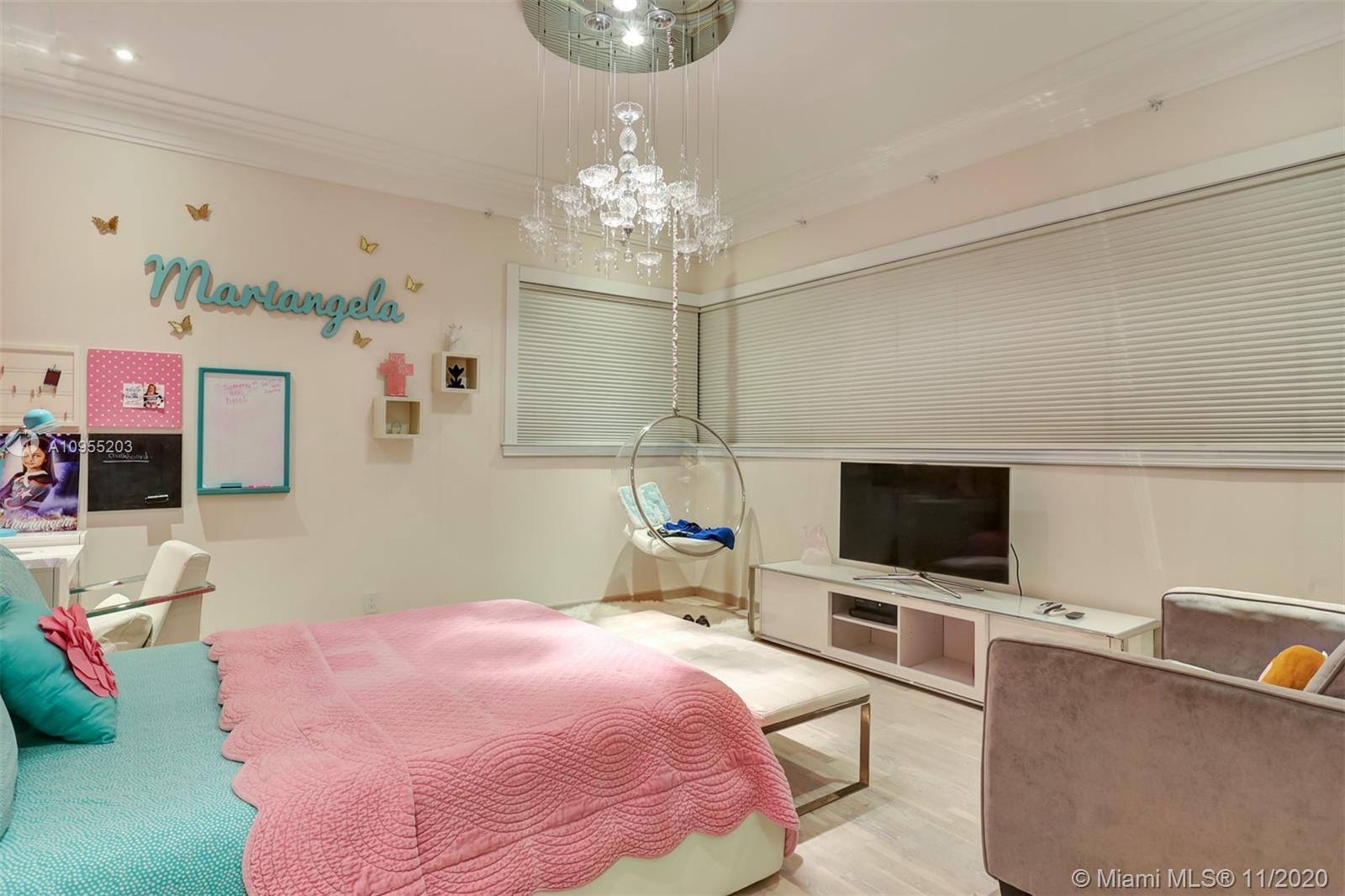 DORAL ESTATES - Residential