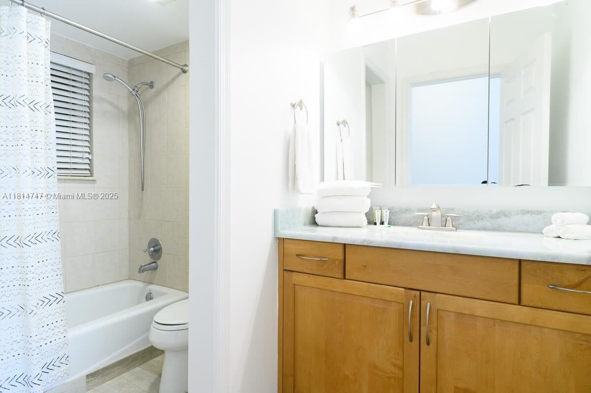 VISTA DEL SOL CONDO - Residential Lease