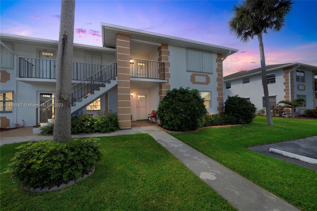 Photo of 1209 S Lakes End Dr #1, Fort Pierce, FL 34982 (MLS # A11489387)