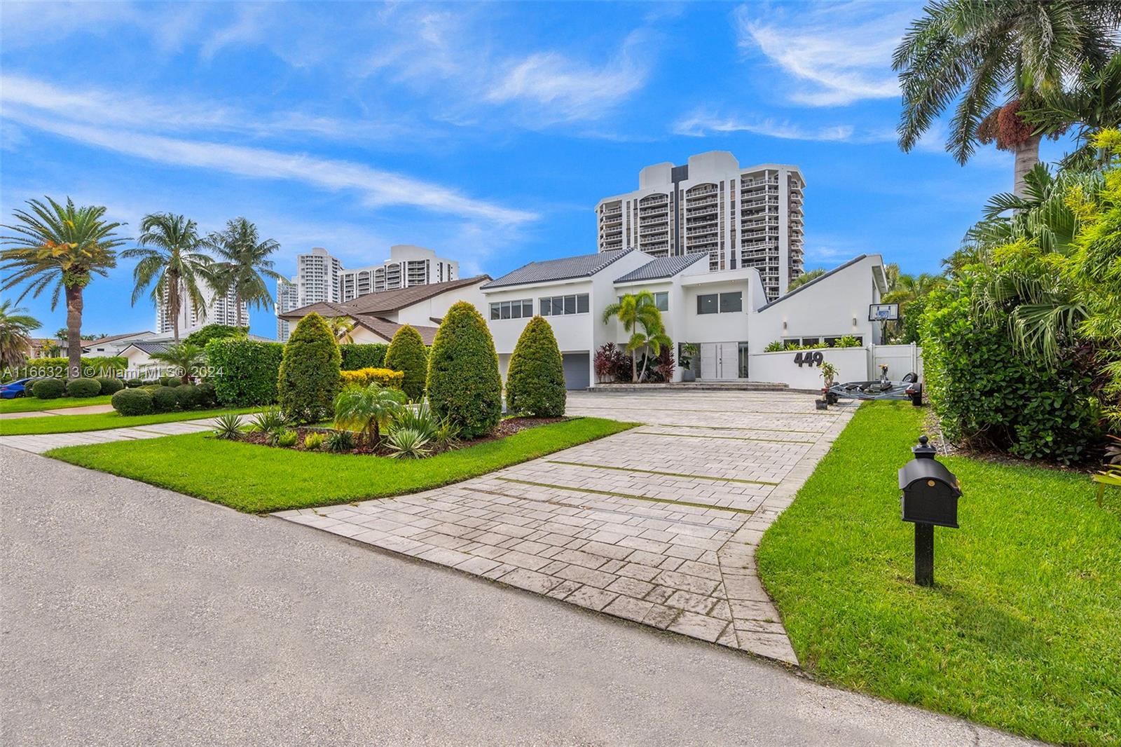 GOLDEN ISLES ESTATES - Residential