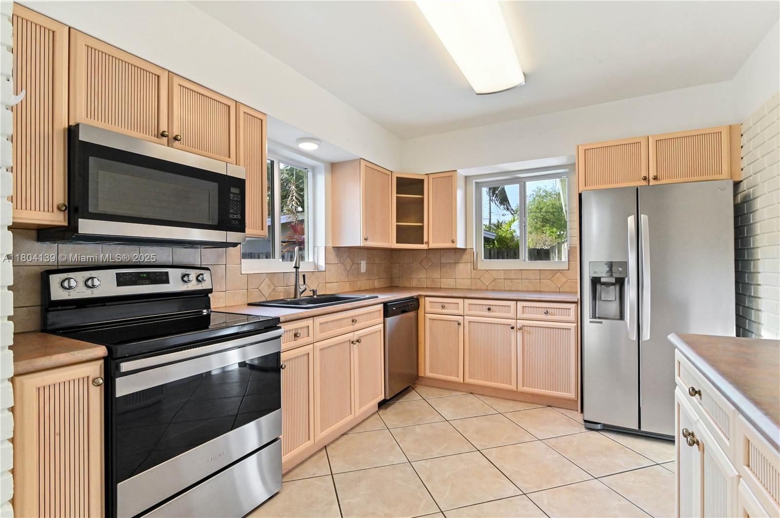 2821 NE 15th Ter