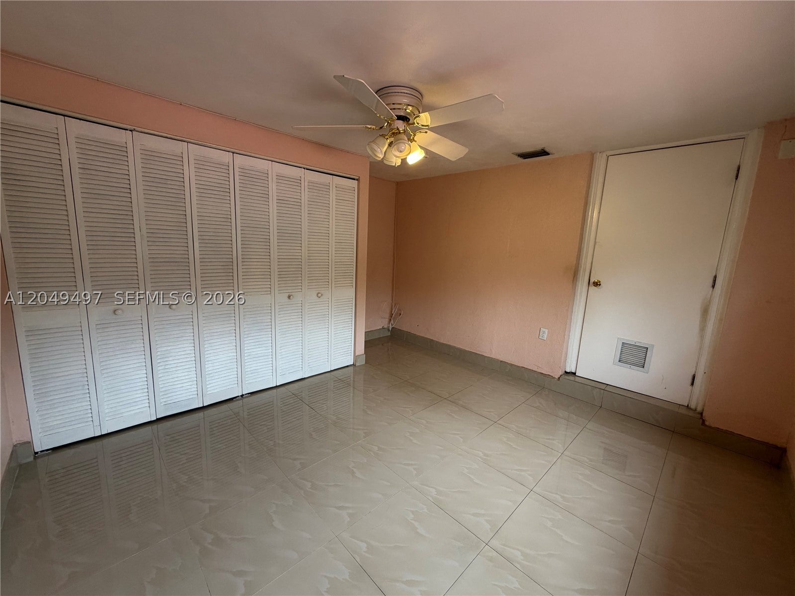 1061 E 20th St