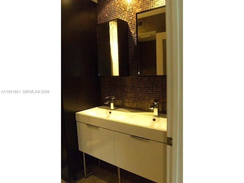 2642 NW 33rd St 1905