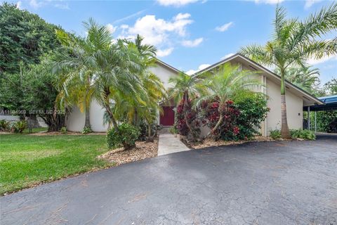7524 SW 78th Ter Miami FL 33143