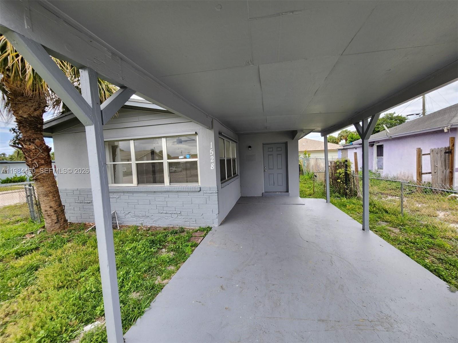 1528 S Avenue S 0