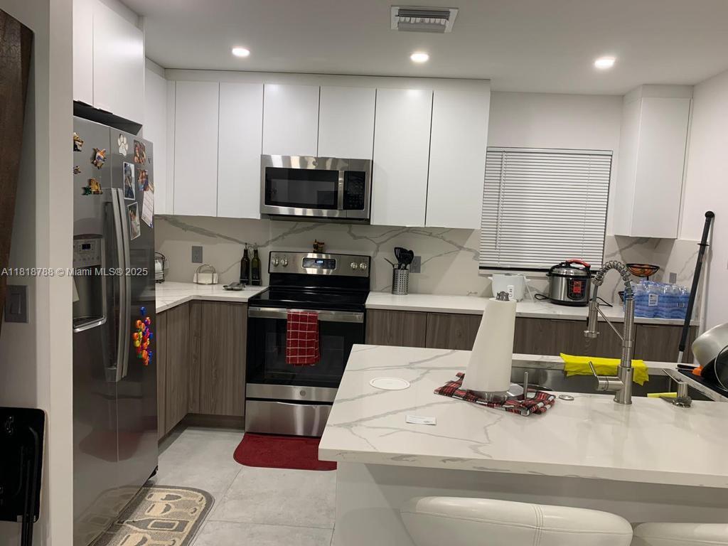 PINEWOOD PARK PL AMD 2ND - Residential Lease