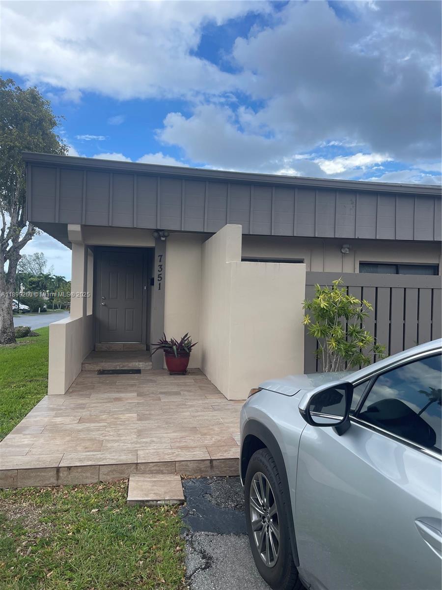 CREEKSIDE VILLAS SEC TWO - Residential Lease