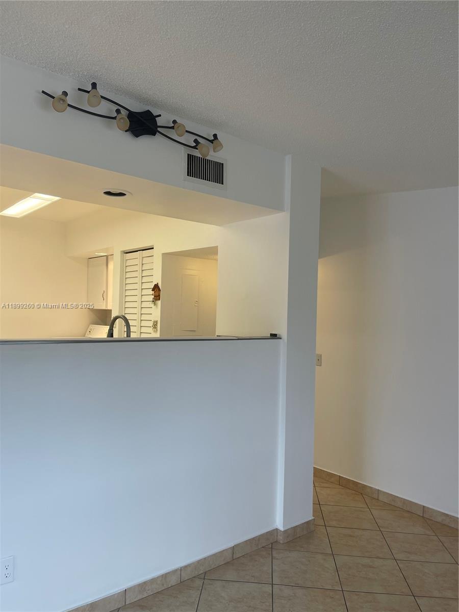 CREEKSIDE VILLAS SEC TWO - Residential Lease