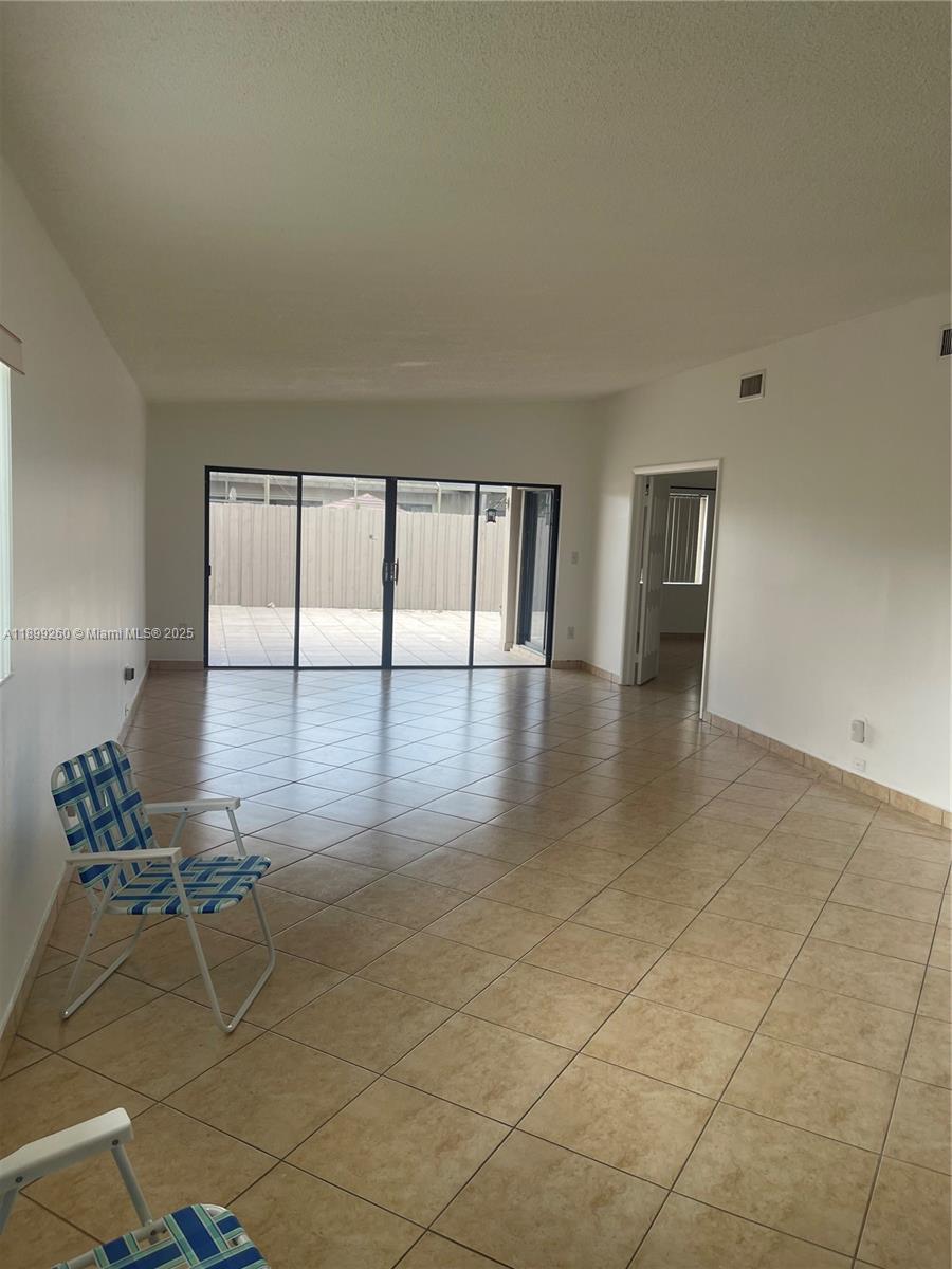 CREEKSIDE VILLAS SEC TWO - Residential Lease