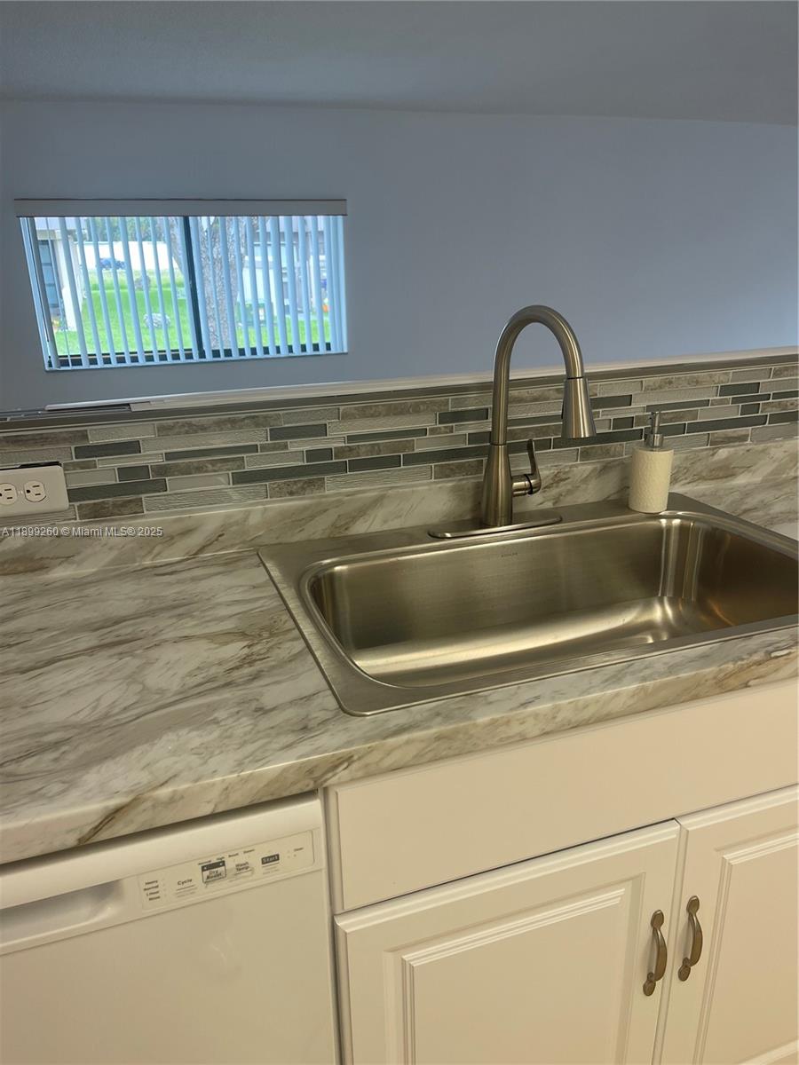 CREEKSIDE VILLAS SEC TWO - Residential Lease