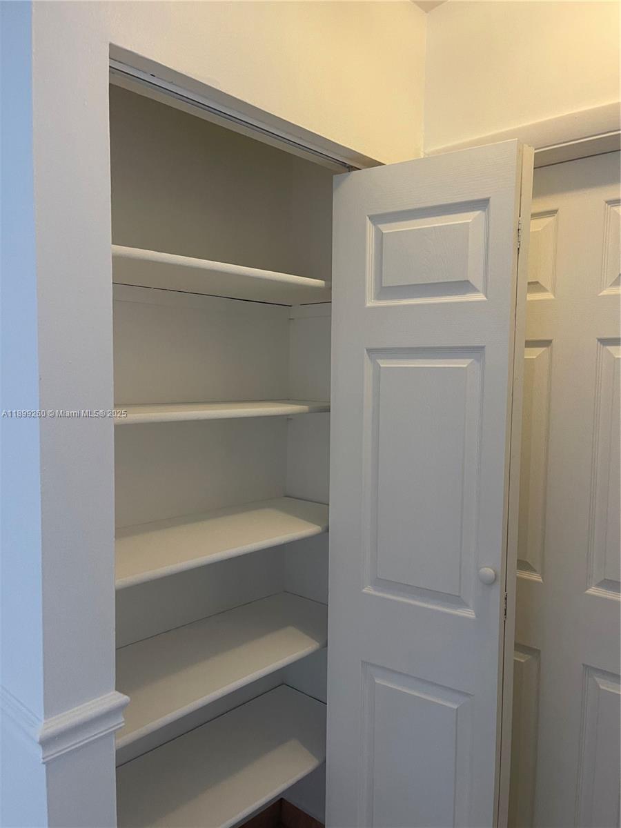 CREEKSIDE VILLAS SEC TWO - Residential Lease