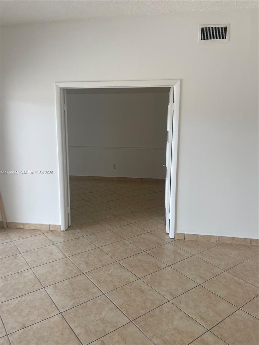 CREEKSIDE VILLAS SEC TWO - Residential Lease