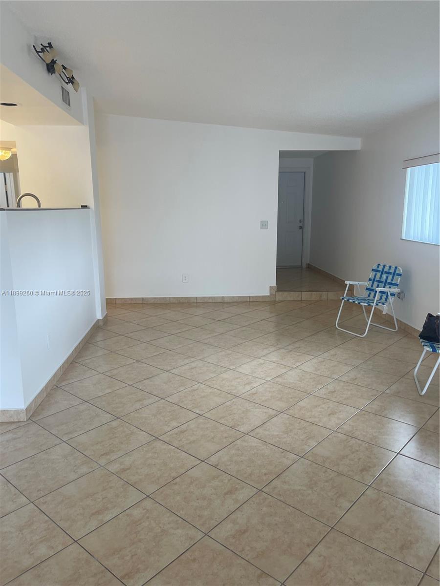 CREEKSIDE VILLAS SEC TWO - Residential Lease