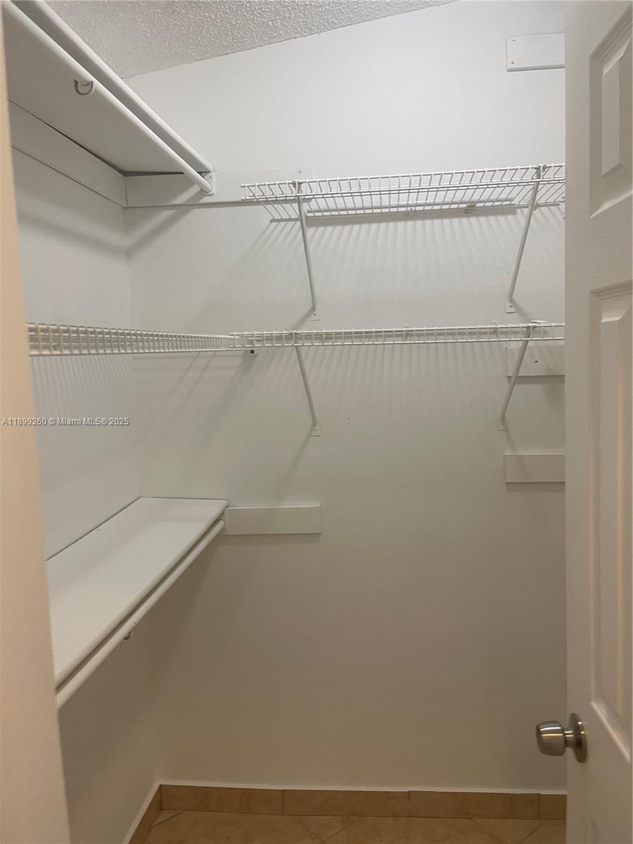 CREEKSIDE VILLAS SEC TWO - Residential Lease