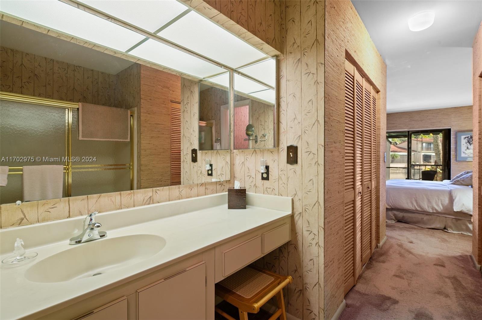 MIAMI LAKES - LAKE SANDRA - Residential