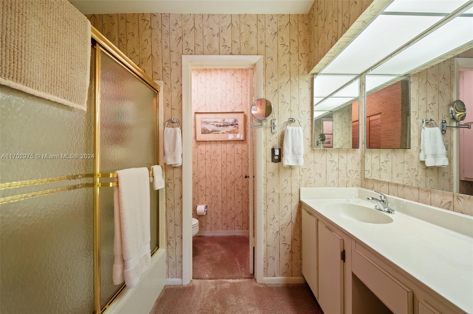 MIAMI LAKES - LAKE SANDRA - Residential