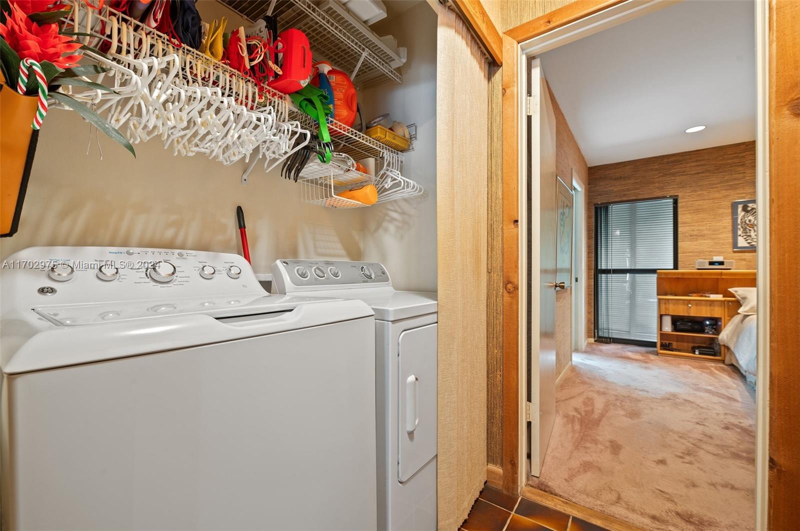 MIAMI LAKES - LAKE SANDRA - Residential