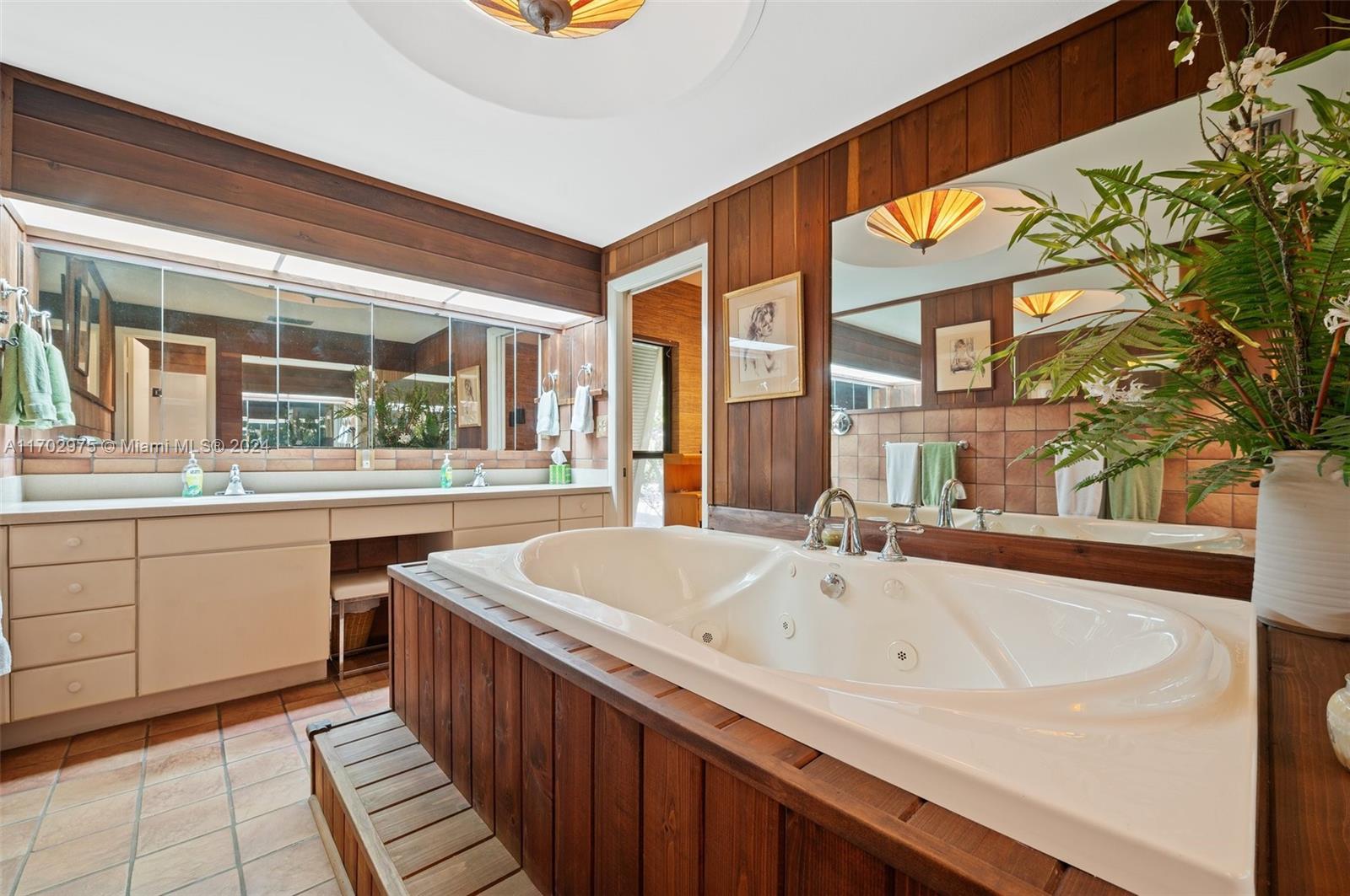 MIAMI LAKES - LAKE SANDRA - Residential