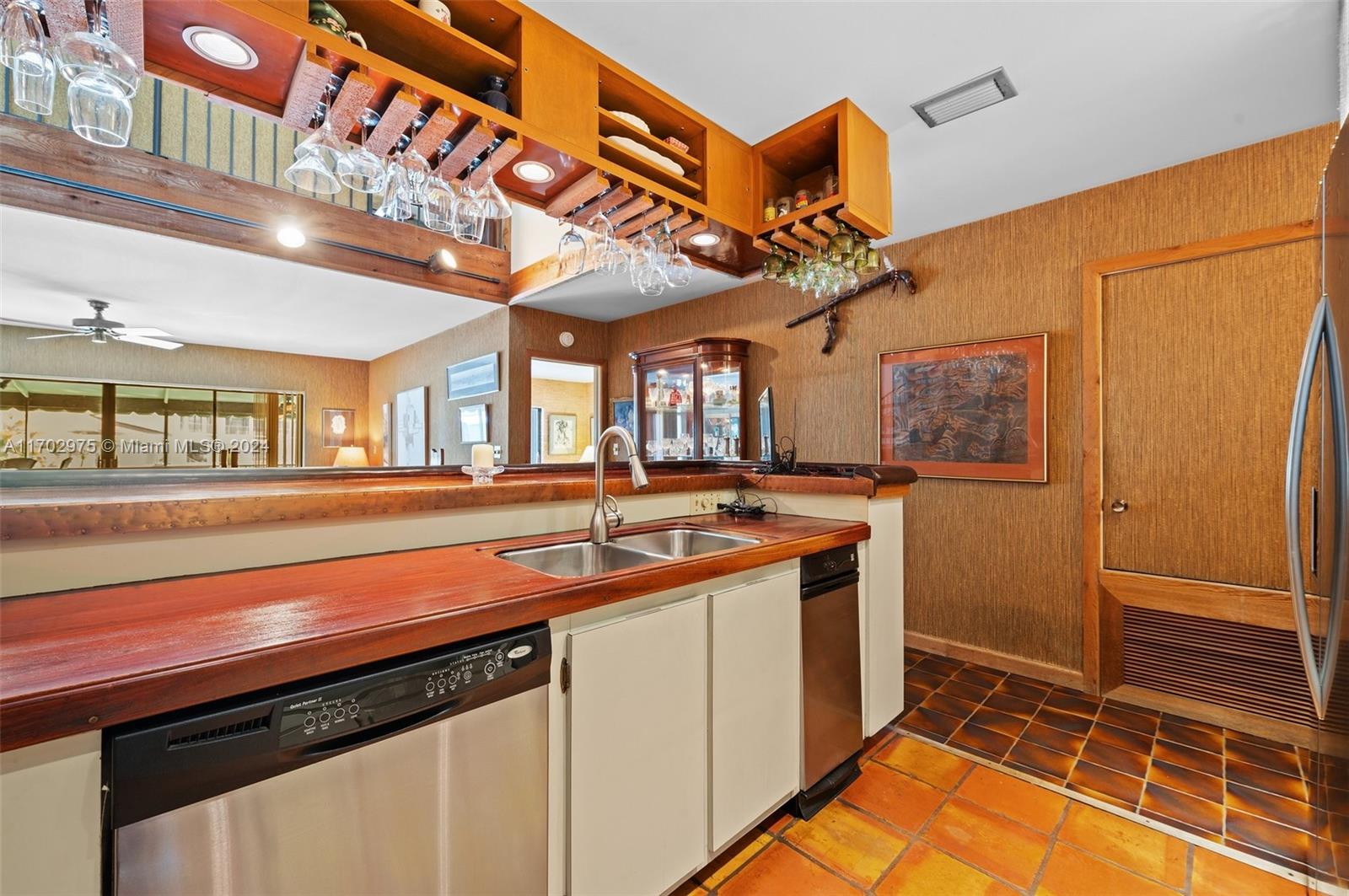 MIAMI LAKES - LAKE SANDRA - Residential