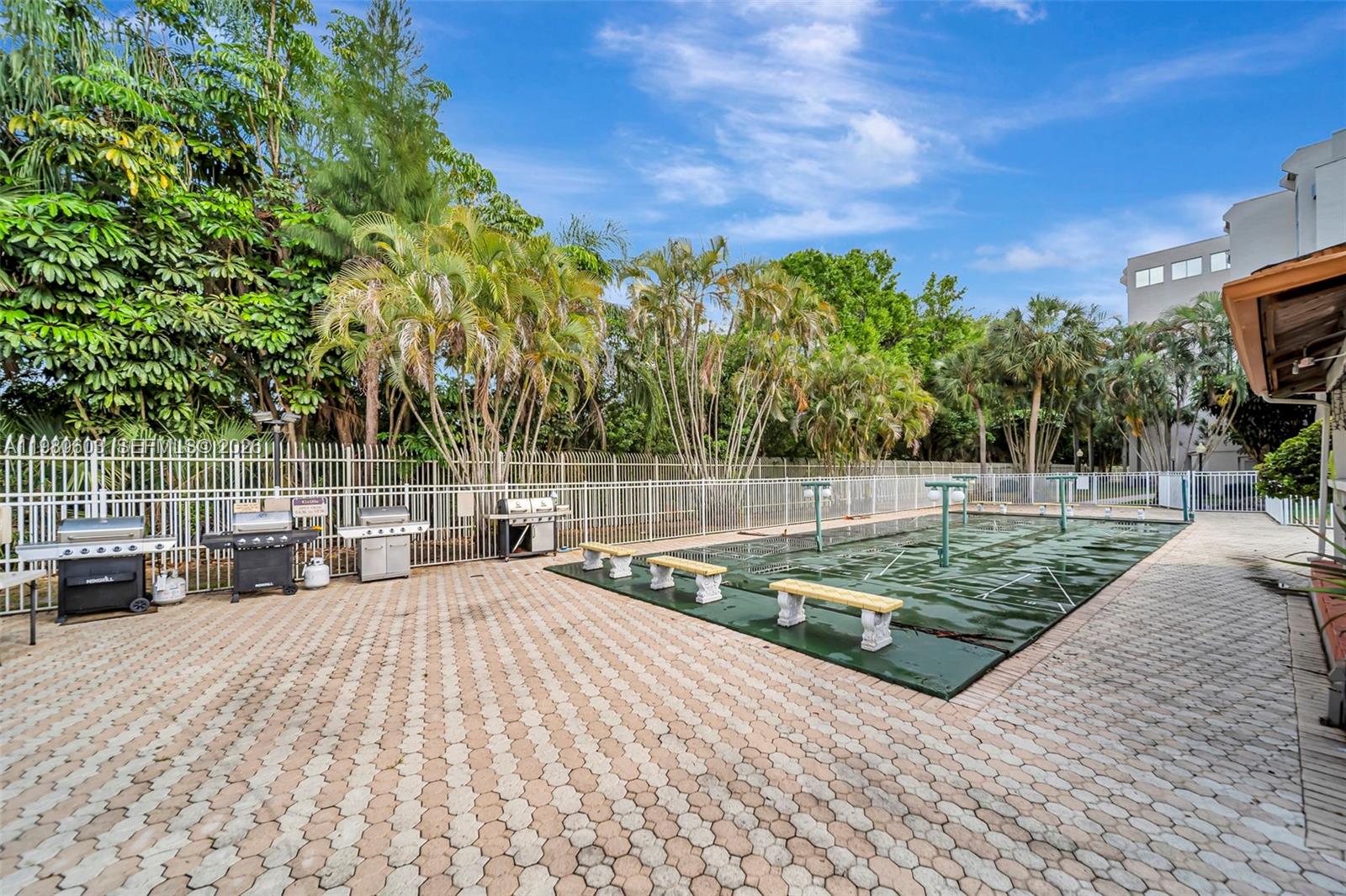 18TH HOLE AT INVERRARY CO - Residential