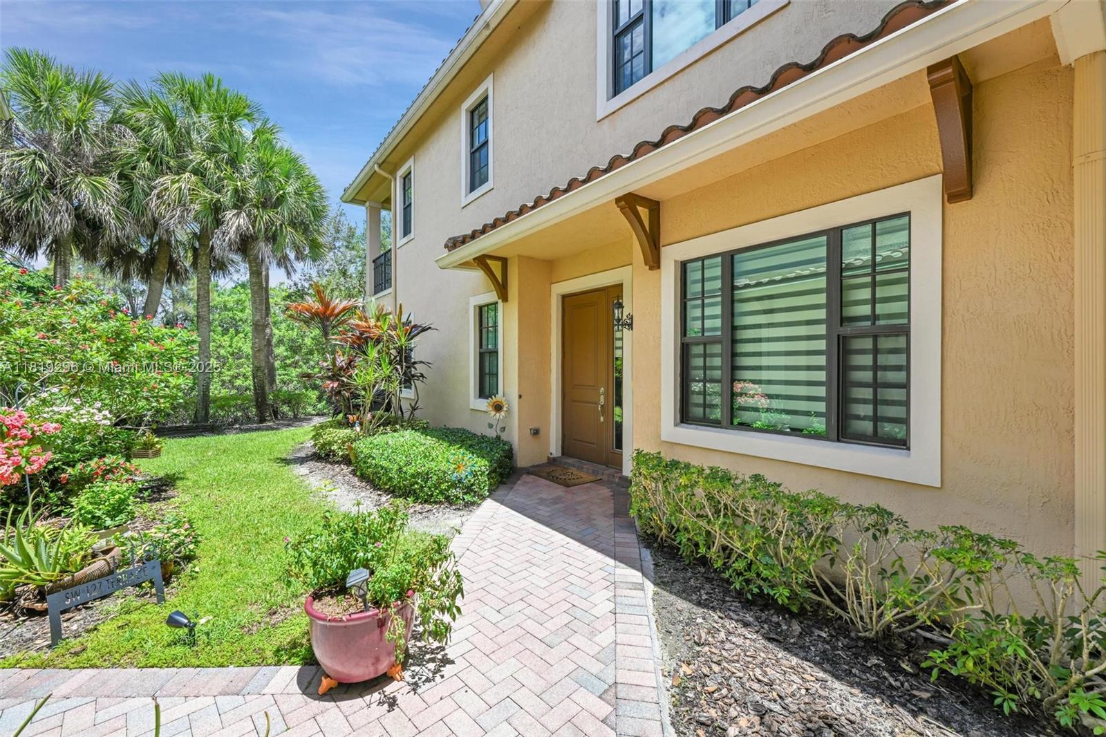122 SW 127th Ter, Plantation, FL, 33325/$650,000 2 122 SW 127th Ter