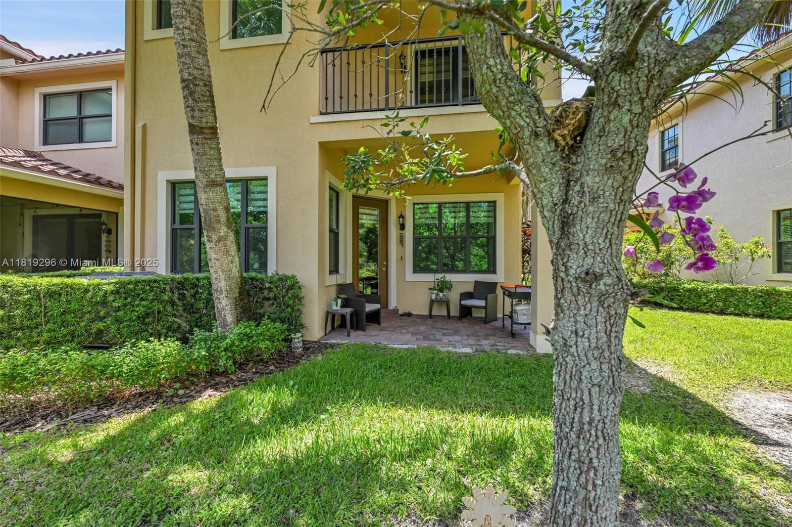 122 SW 127th Ter, Plantation, FL, 33325/$650,000 4 122 SW 127th Ter