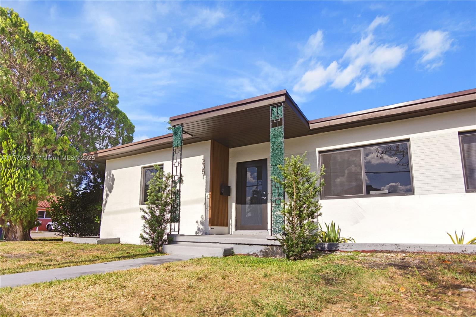 AMND MIAMI SUBURBAN ACRES - Residential Lease