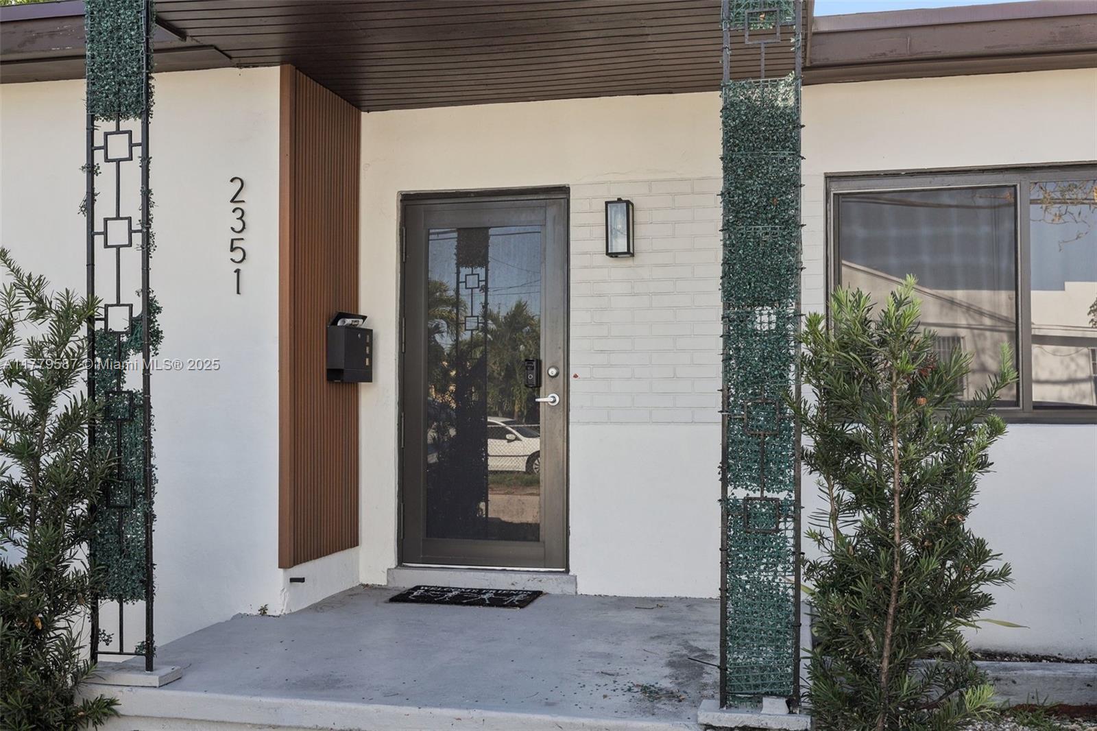 AMND MIAMI SUBURBAN ACRES - Residential Lease