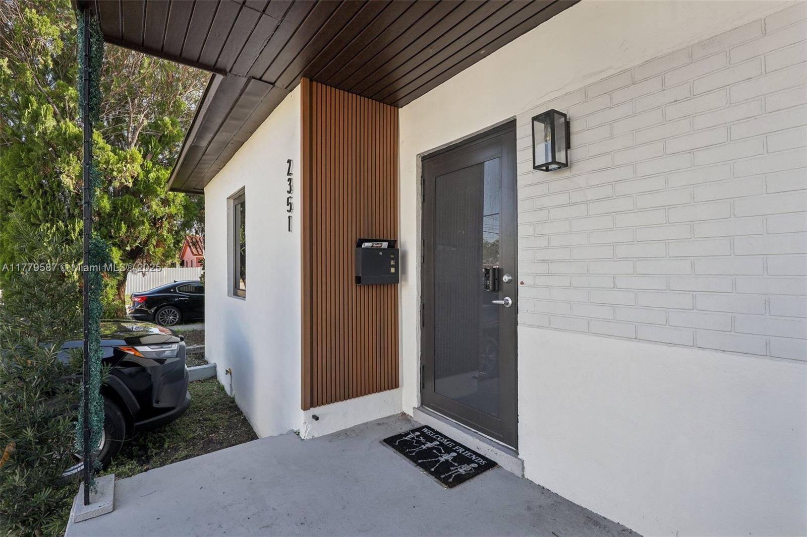 AMND MIAMI SUBURBAN ACRES - Residential Lease