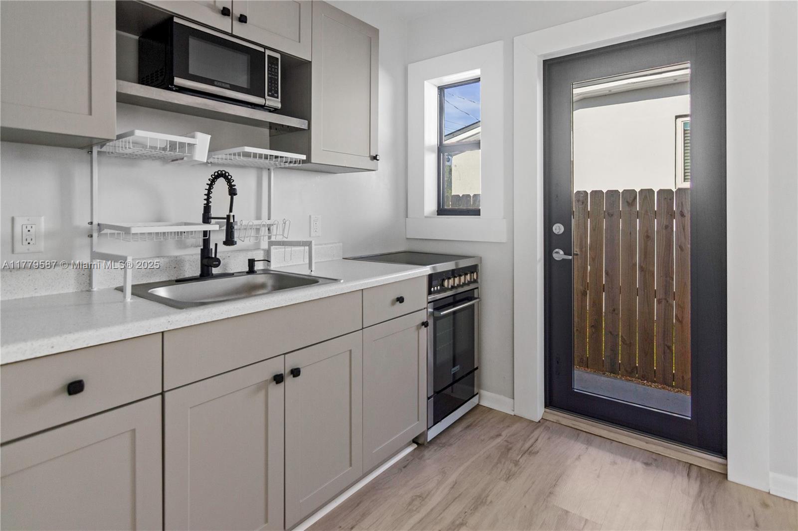 AMND MIAMI SUBURBAN ACRES - Residential Lease