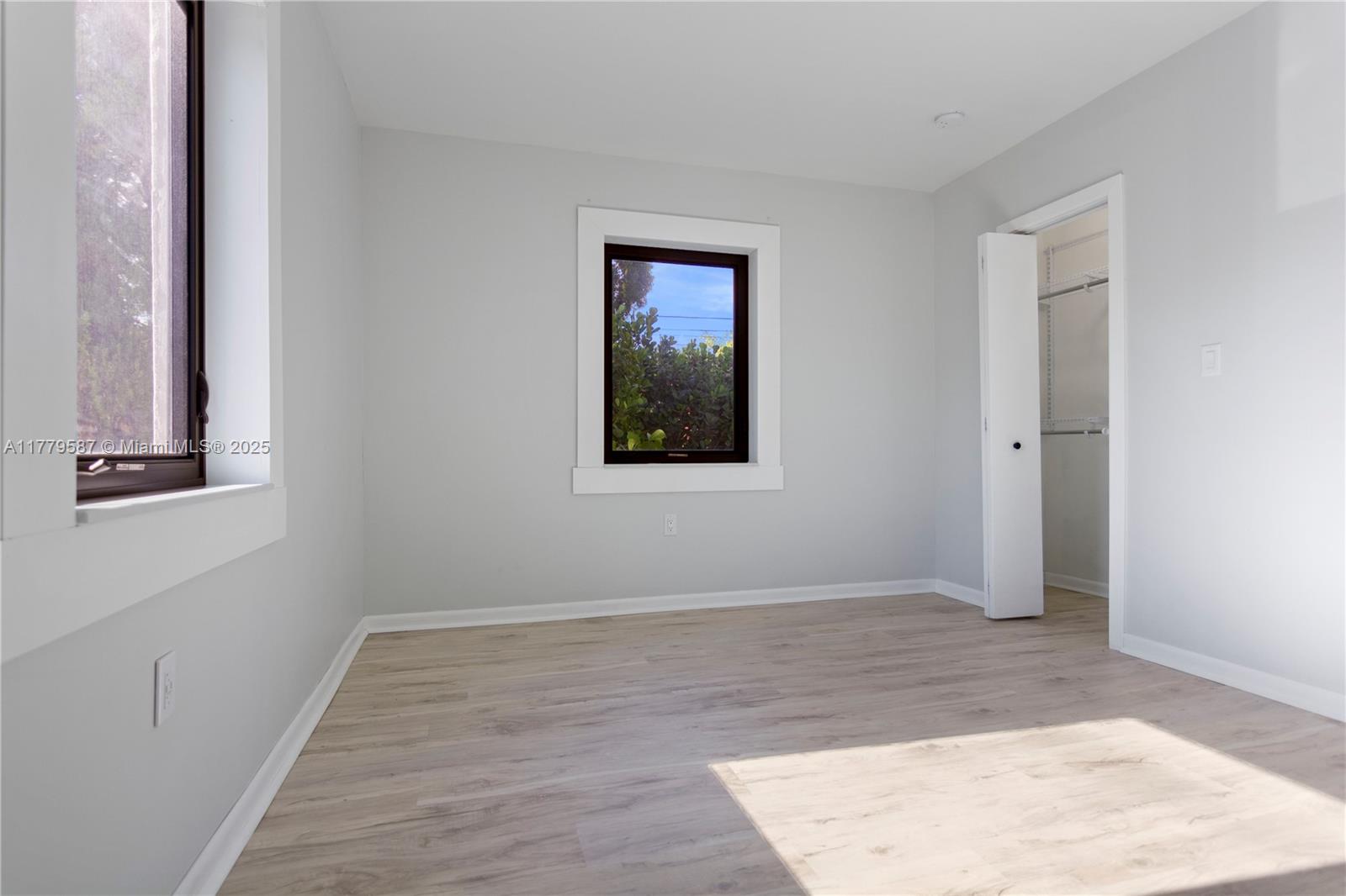 AMND MIAMI SUBURBAN ACRES - Residential Lease