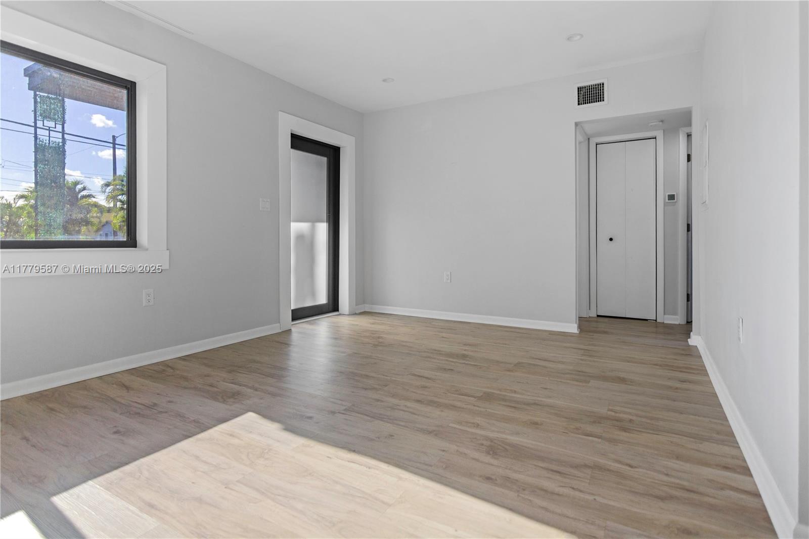 AMND MIAMI SUBURBAN ACRES - Residential Lease