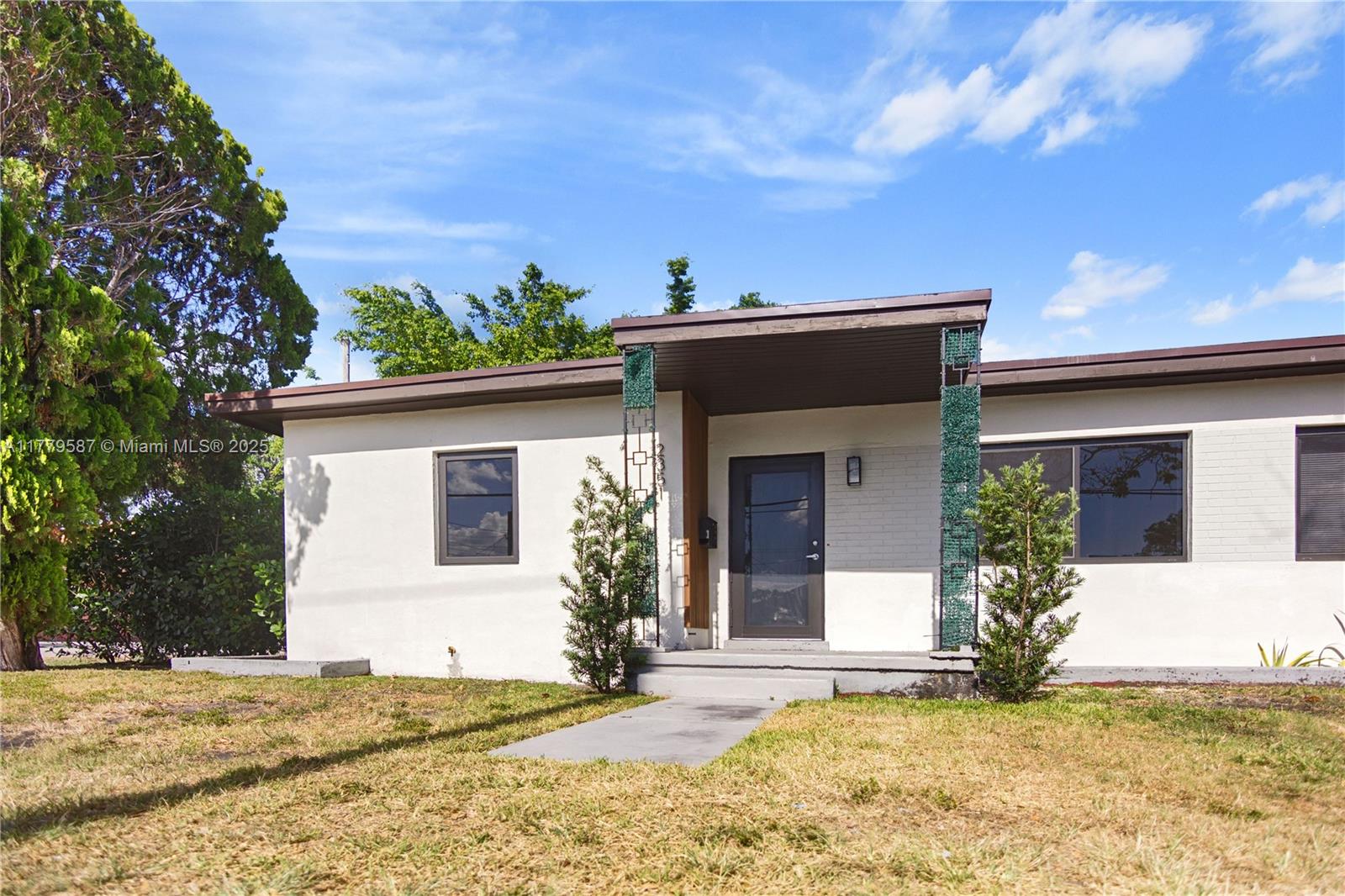 AMND MIAMI SUBURBAN ACRES - Residential Lease