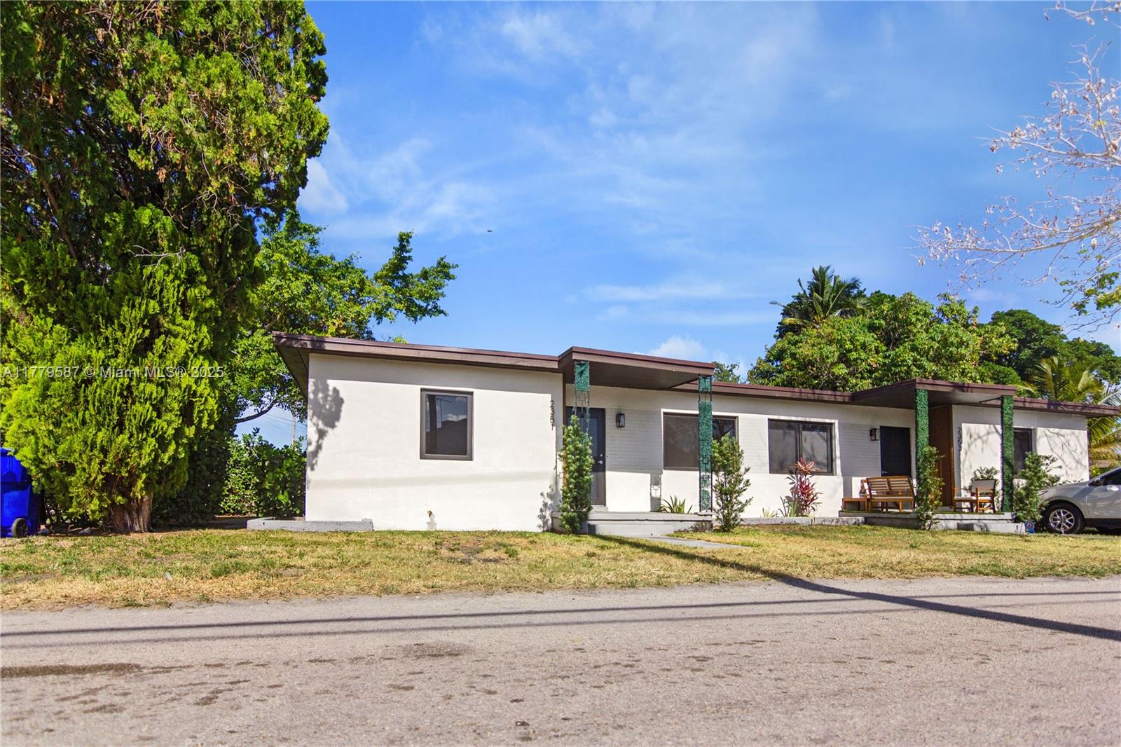 AMND MIAMI SUBURBAN ACRES - Residential Lease